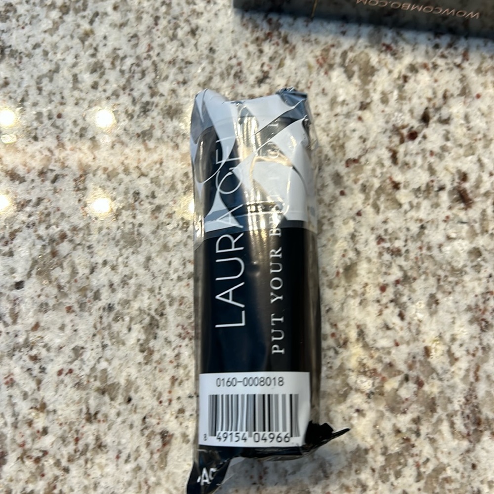 New unopened Laura Geller kabuki brush